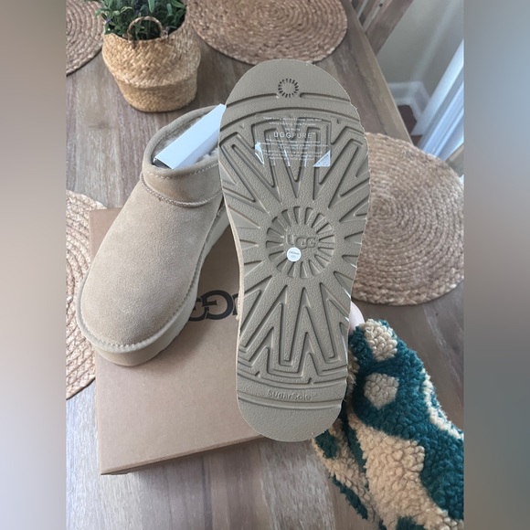 SOLD DO NOT BUY - UGG ultra mini platform in mustard seed - Picture 2 of 3